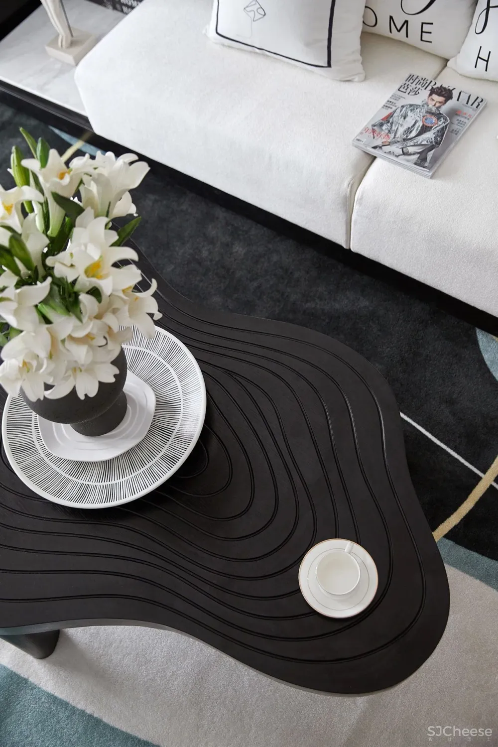 80㎡黑白设计样板间，简约即是美！