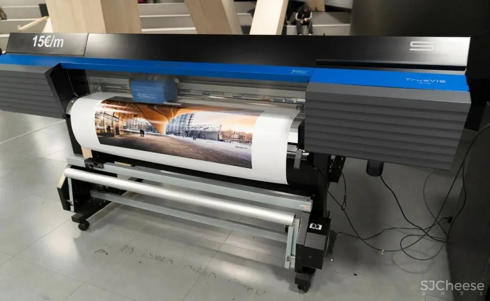 10年烧了7.5亿，全球最不务正业图书馆，能看电影、打游戏、唱K…流浪汉都可以随意进