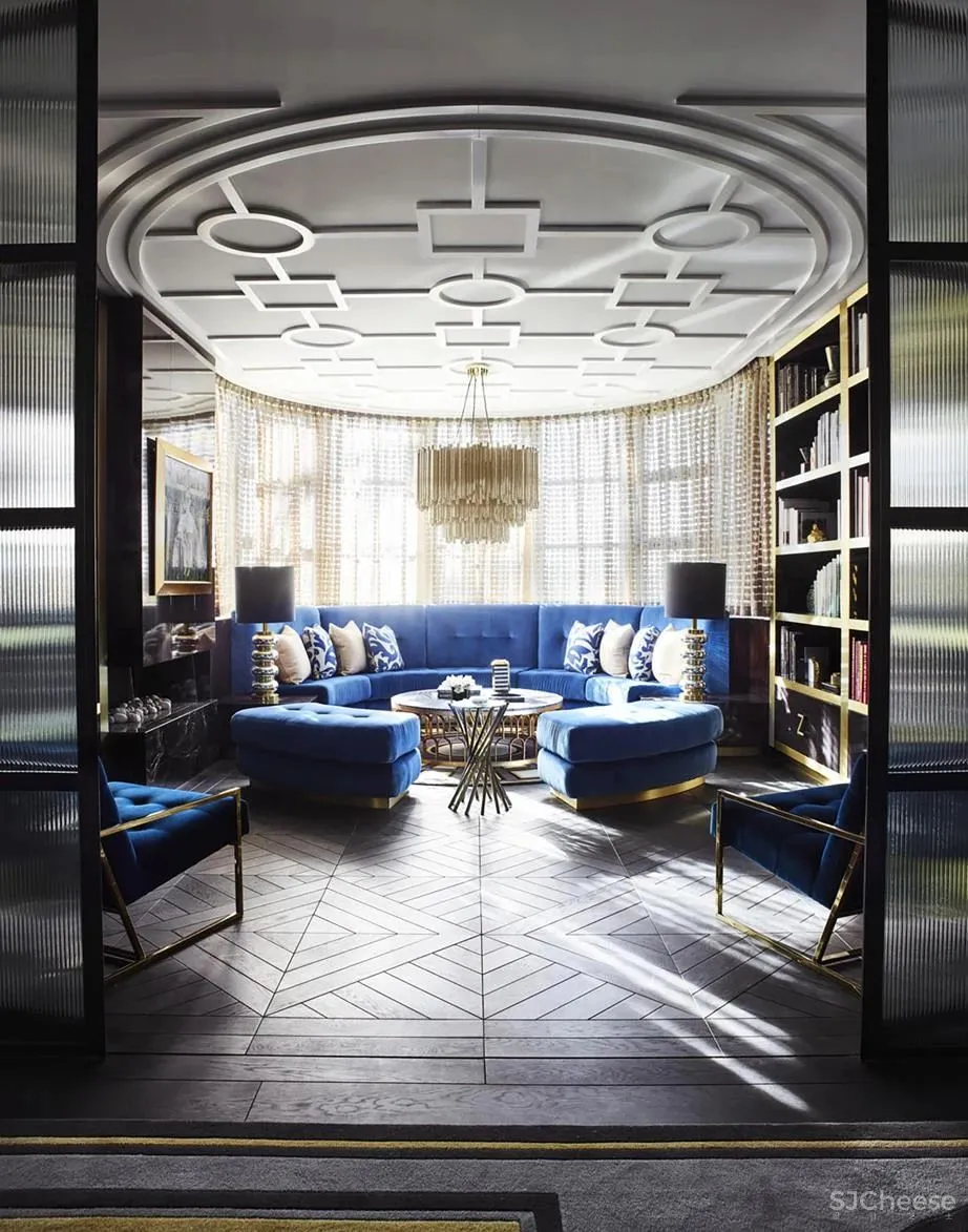 乡村别墅的大胆都市风，堪称黄铜设计典范