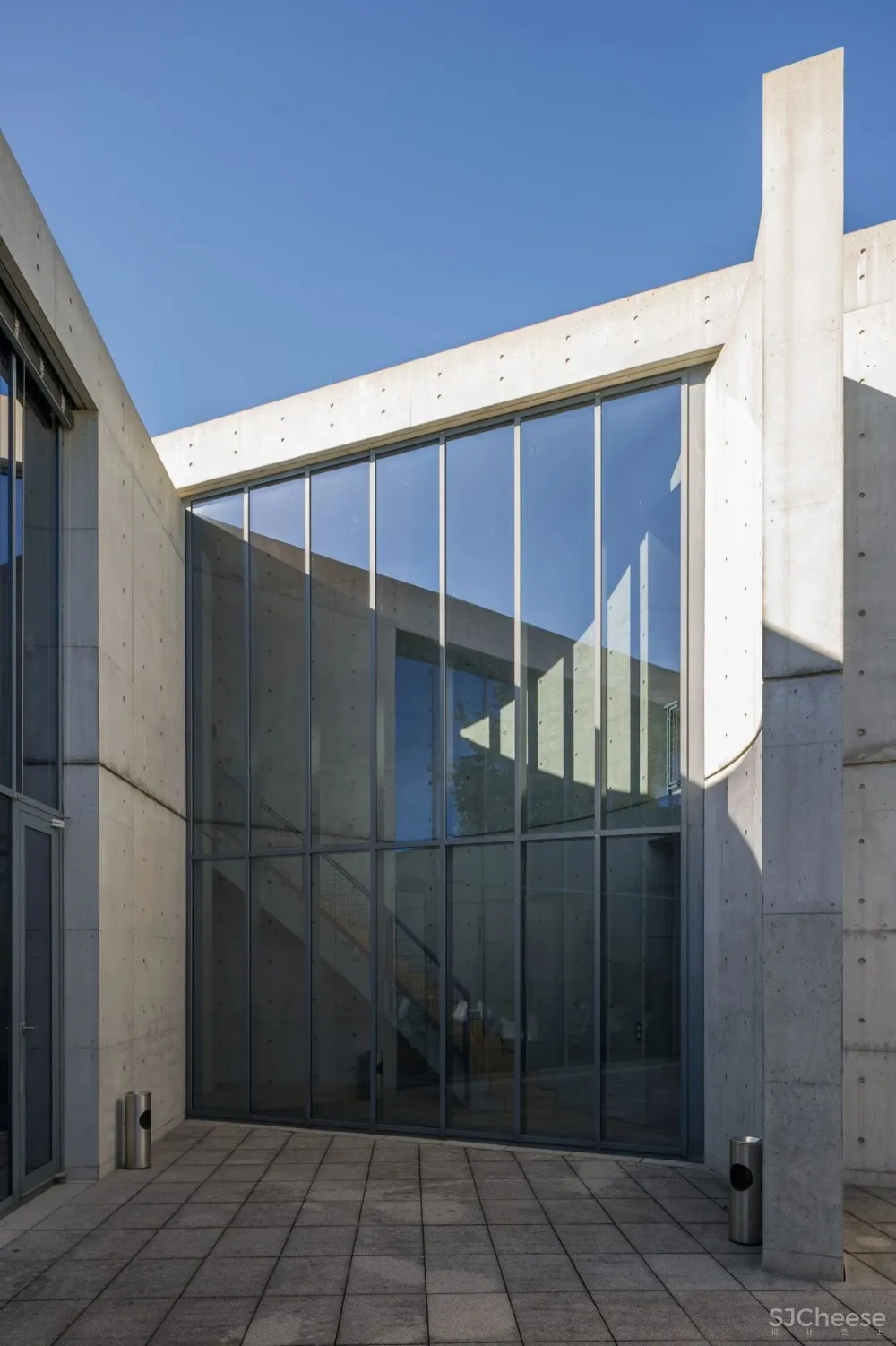 安藤忠雄丨清水混凝土诗人