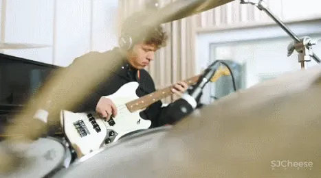 10年烧了7.5亿，全球最不务正业图书馆，能看电影、打游戏、唱K…流浪汉都可以随意进