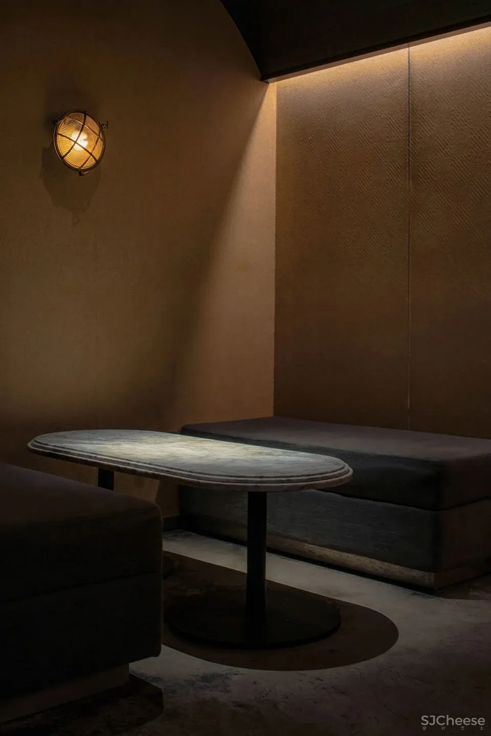 新作 结合欧式车厢和美式办公室风格 成都“π酒吧” iZ Design Studio