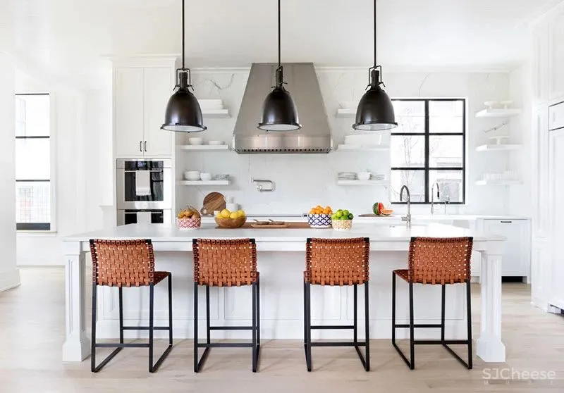 美国德克萨斯现代别墅将沉稳的黑白经典和爆炸性的彩色完美结合