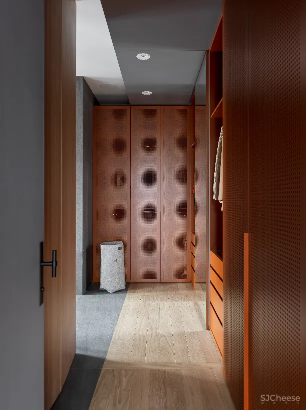 独居女性的126平米让时髦与智能打造“暗黑系”的温暖空间