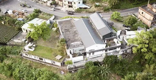 他把破茶厂改成1500㎡别墅,一张沙发就值一栋楼,却从不住人