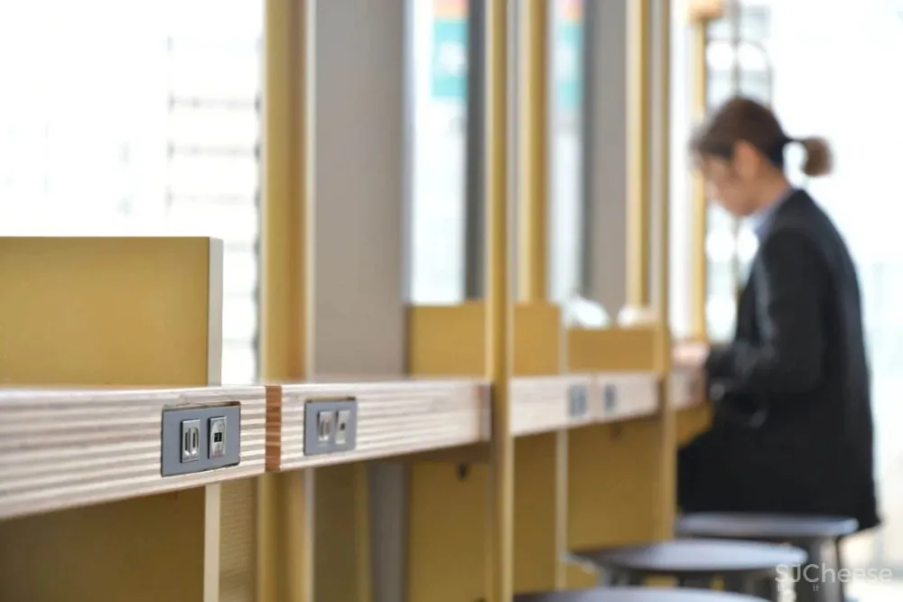 星巴克又放大招,开启第一家共享办公门店!