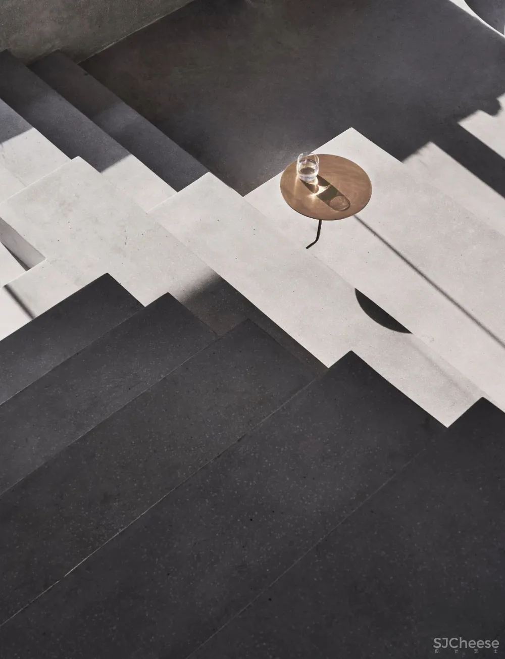 偏离设计丨MOON Photo Studio