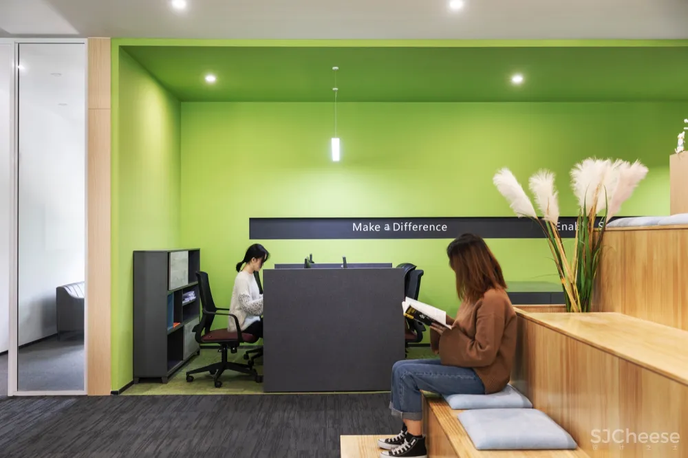 厂区办公空间中的“混天绫”