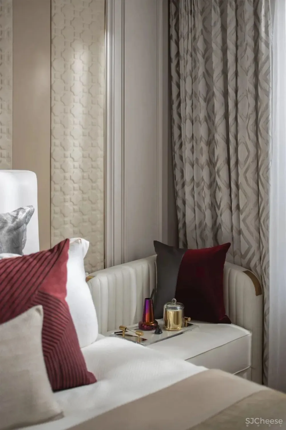 冷元宝新作 惊艳中国红,时尚新古典