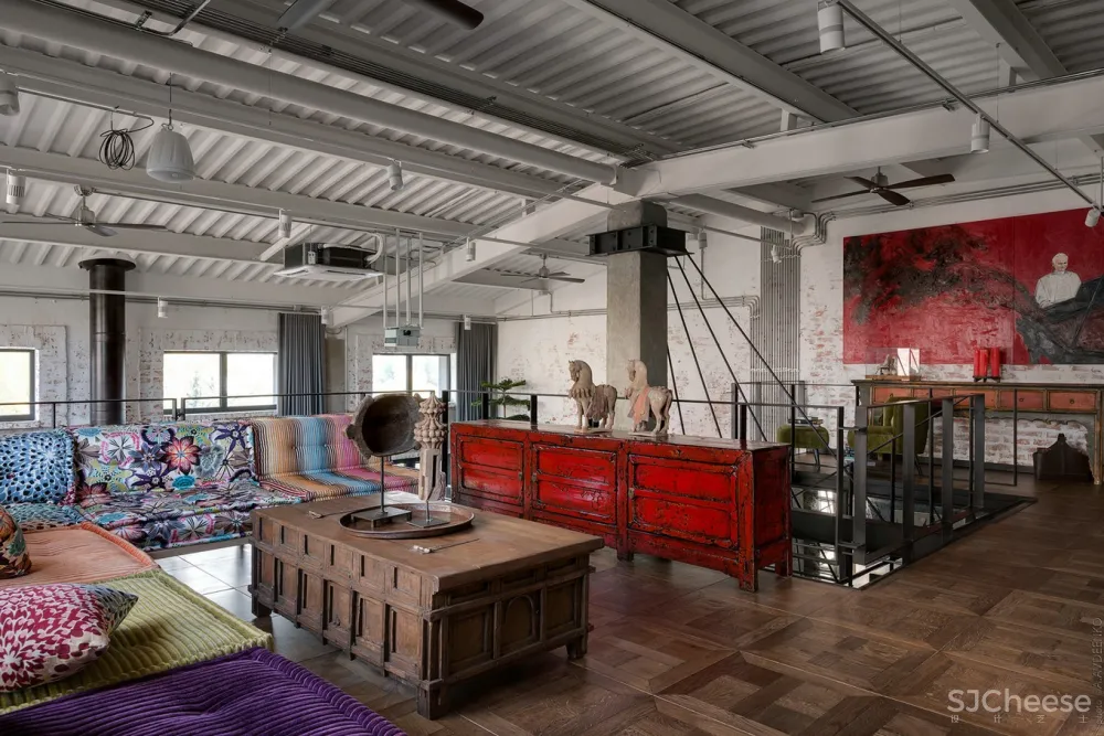 极具色彩感的工业居所!