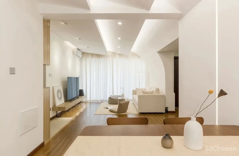 火到央视的极致毛坯房改造：家里什么都用白的，整个房子在发光