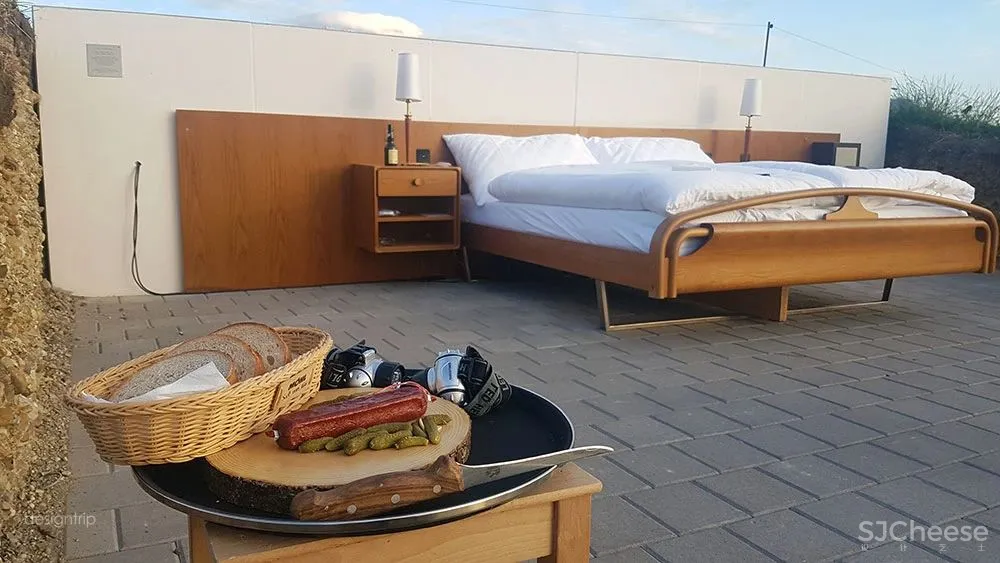 这个酒店,没有门、没有墙、没有天花板、没有厕所……