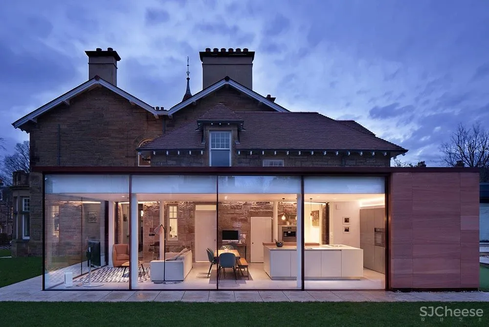 别墅旁边的这座玻璃亭子才是“画龙点睛”