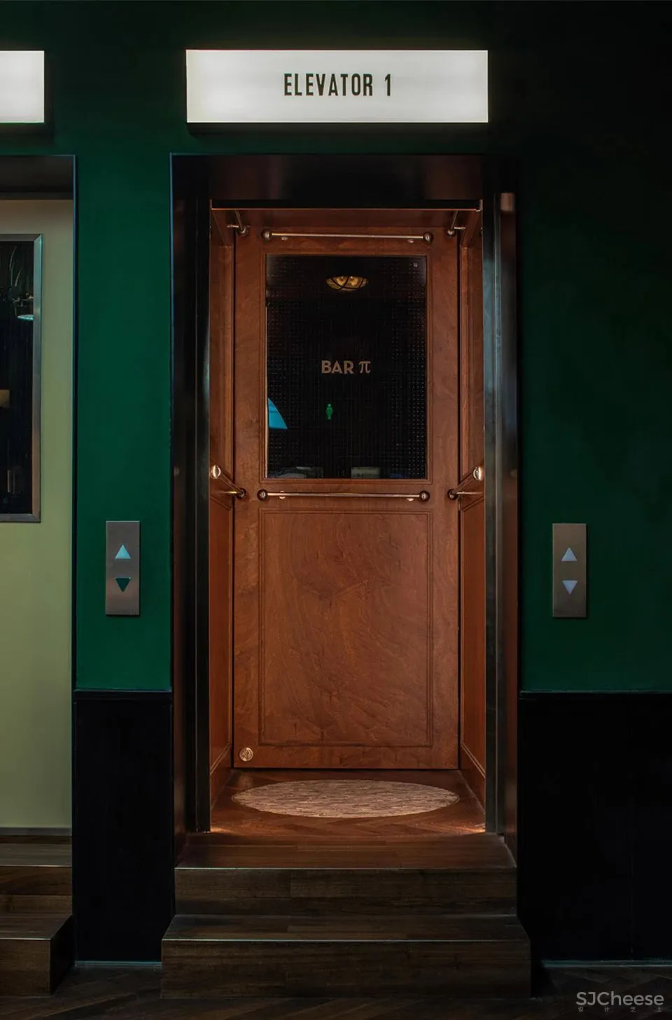 新作 结合欧式车厢和美式办公室风格 成都“π酒吧” iZ Design Studio