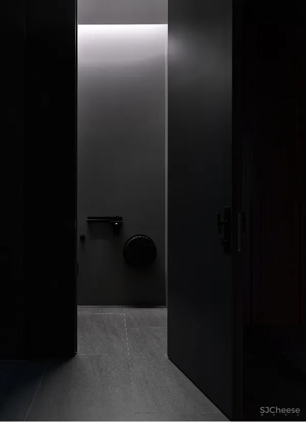 独居女性的126平米让时髦与智能打造“暗黑系”的温暖空间