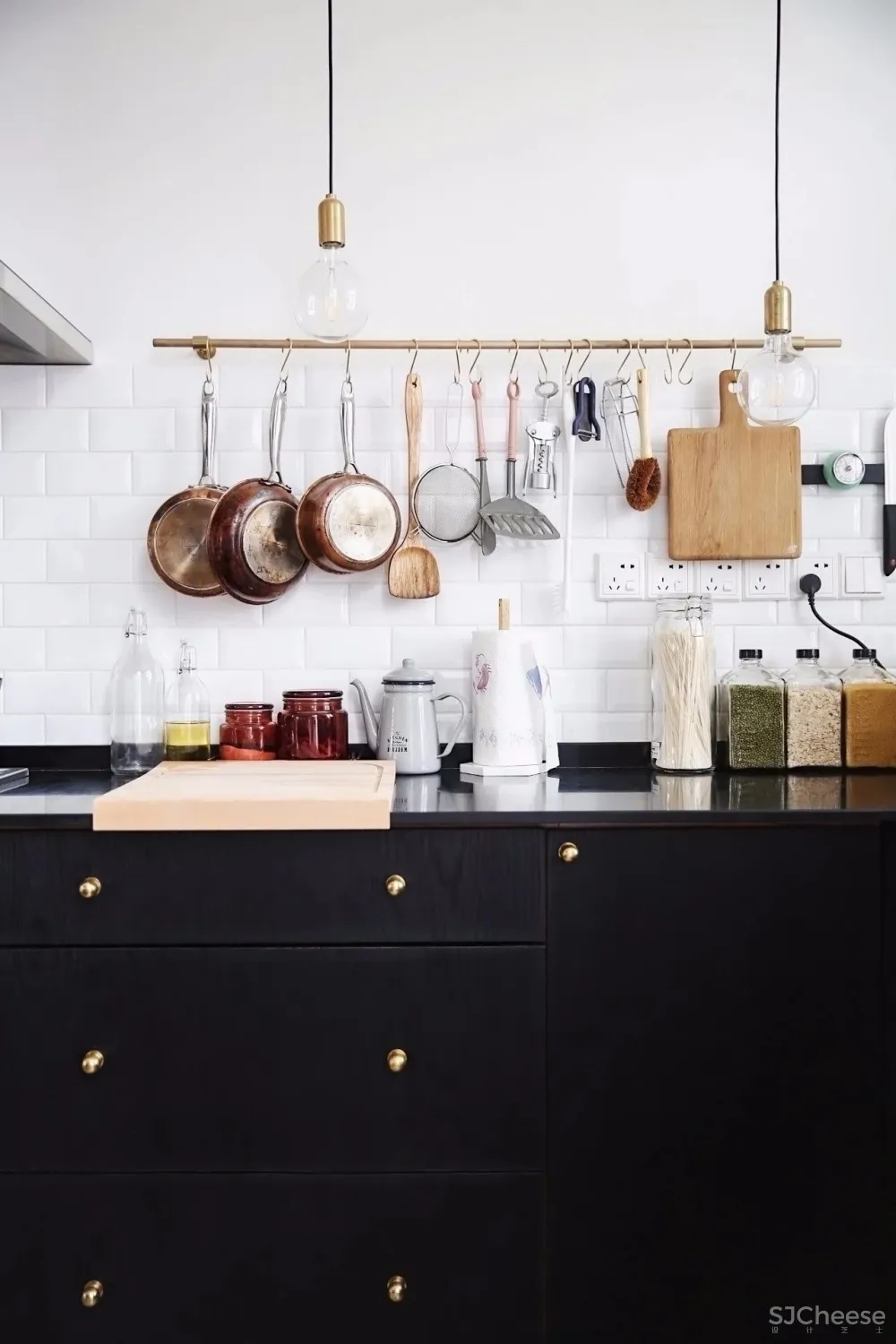 麻辣烫店倒闭,文艺青年用自己160m²的家逆袭,自由流浪的感觉太好了!