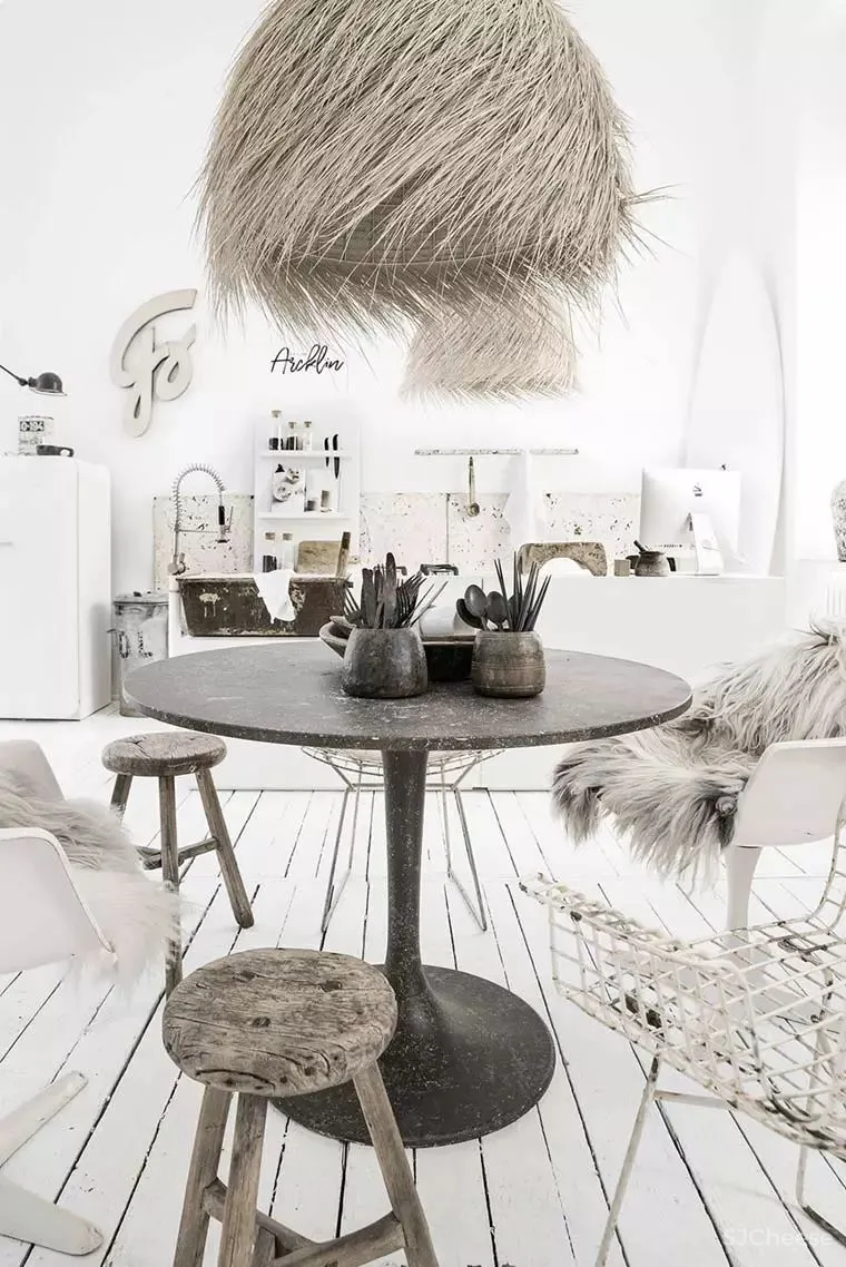 网红民宿设计参考:用夢幻白打造出来的空間。