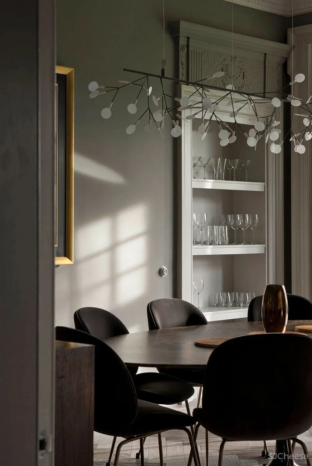 别墅旁边的这座玻璃亭子才是“画龙点睛”