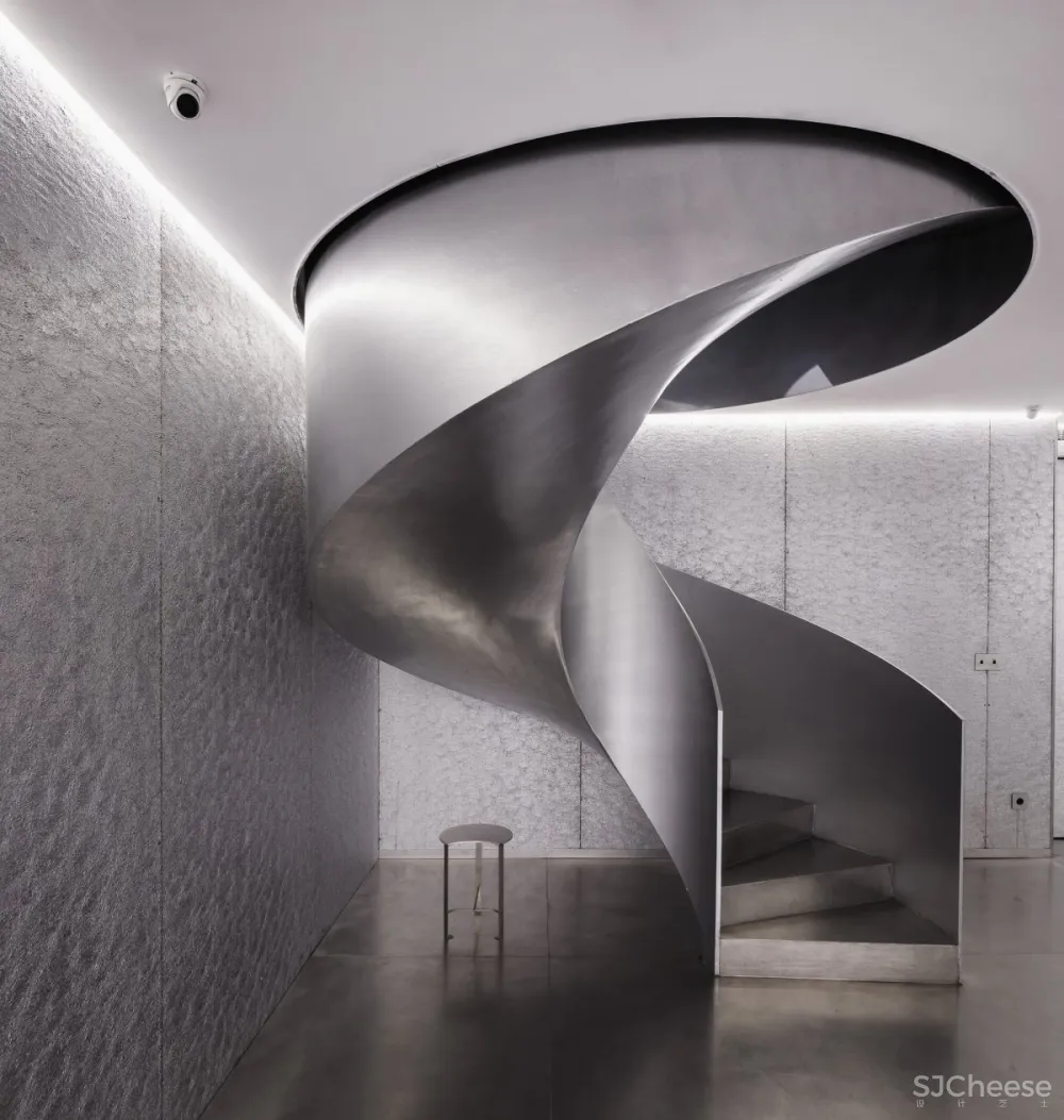 Vasquez Consuegra | MKR Store , 不规则元素的创意空间