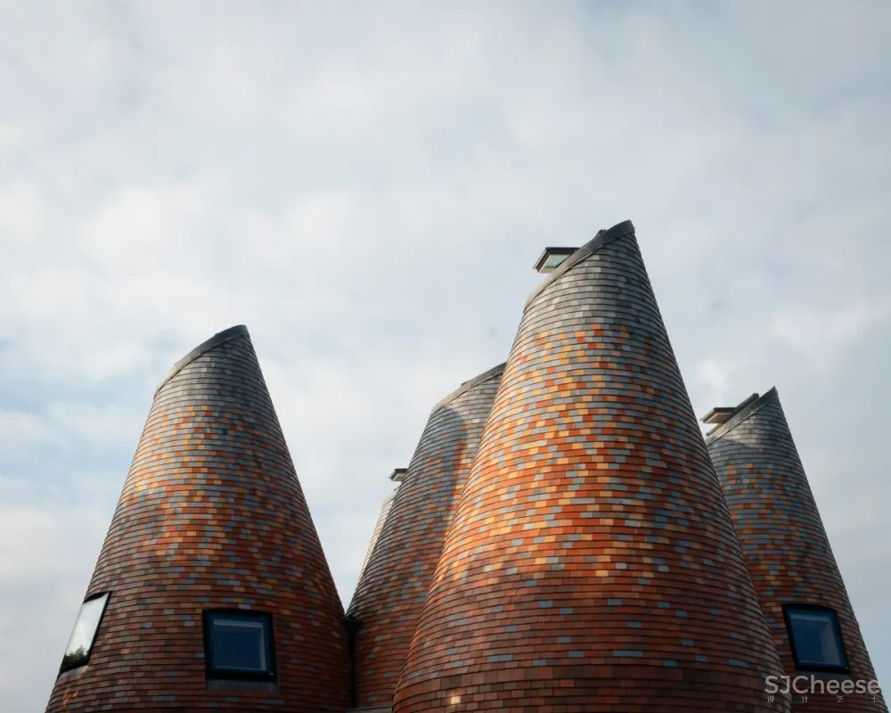 ACME staircase | Bumpers Oast House , 啤酒窑式住宅的现代诠释