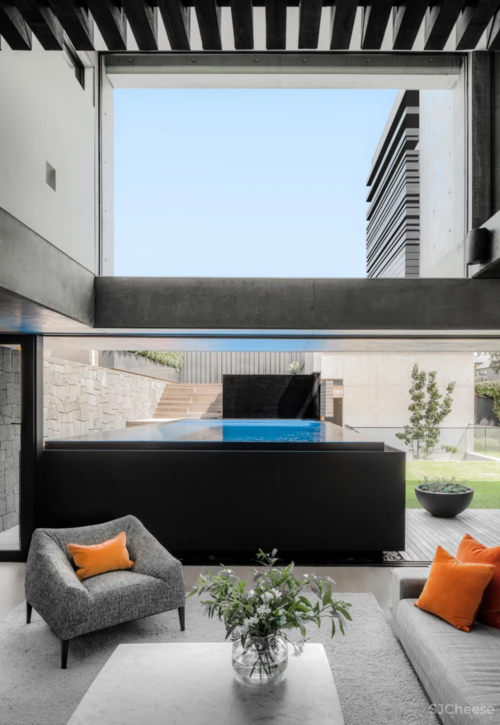 MCK Architects | Strong Arm House , 大胆典型的现代住宅