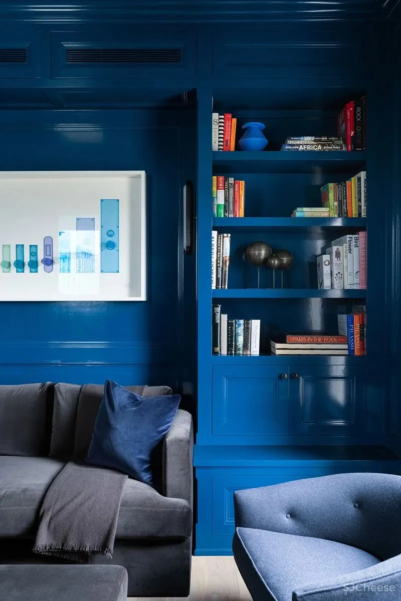 美国德克萨斯现代别墅将沉稳的黑白经典和爆炸性的彩色完美结合