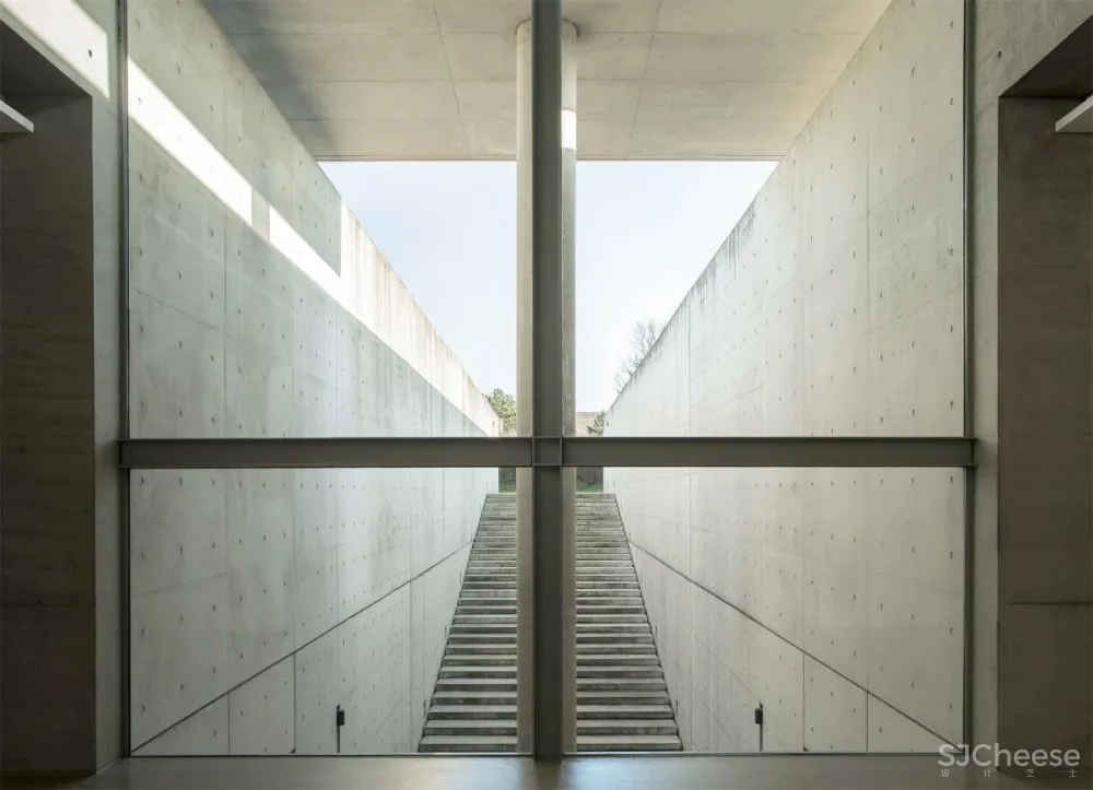 安藤忠雄丨清水混凝土诗人