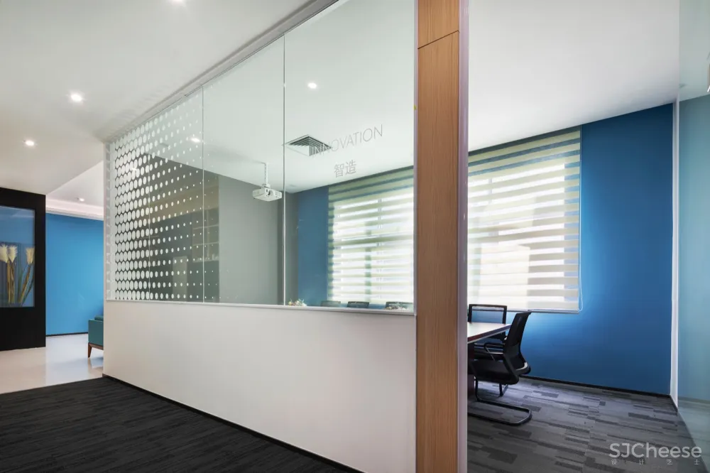 厂区办公空间中的“混天绫”