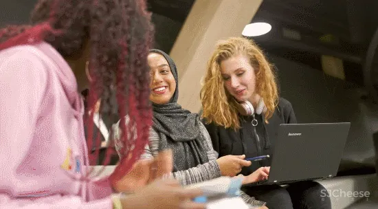 10年烧了7.5亿，全球最不务正业图书馆，能看电影、打游戏、唱K…流浪汉都可以随意进