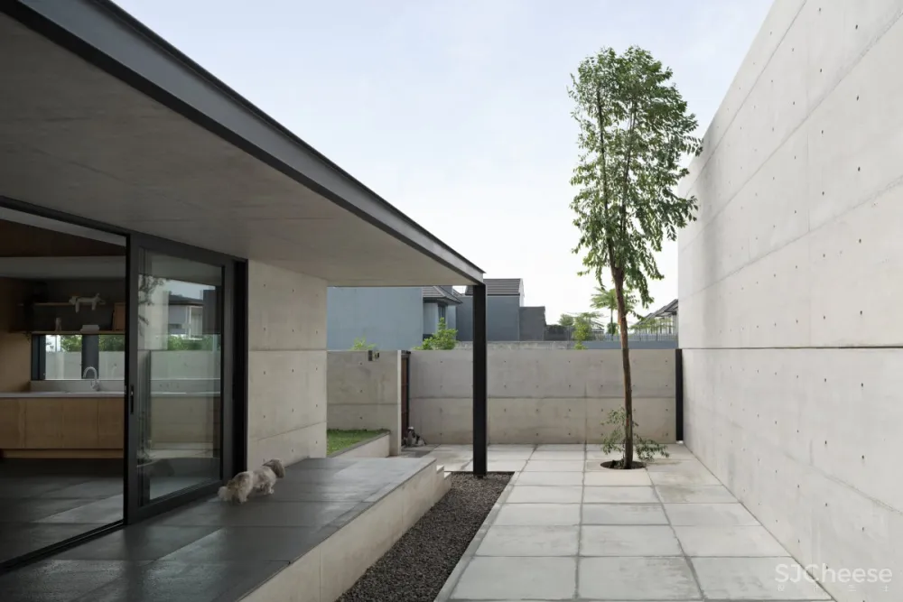 Pranala Associates | Iyashi House , 现代混凝土景观别墅