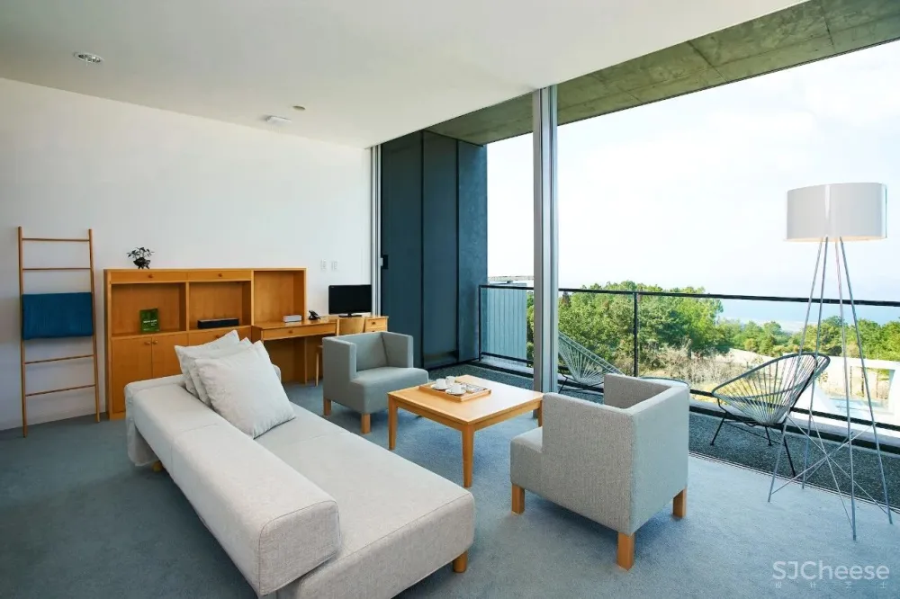 安藤忠雄雪藏17年的神秘作品被改造成酒店,供客人裸泳