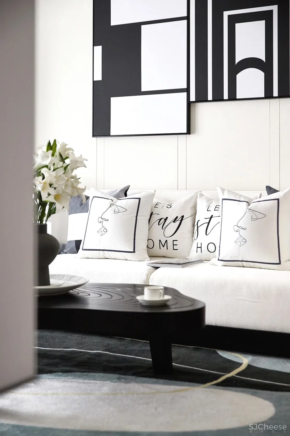 80㎡黑白设计样板间，简约即是美！