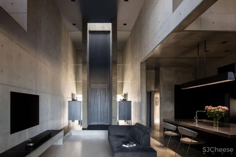 坐落日本郊区的野兽派混凝土建筑