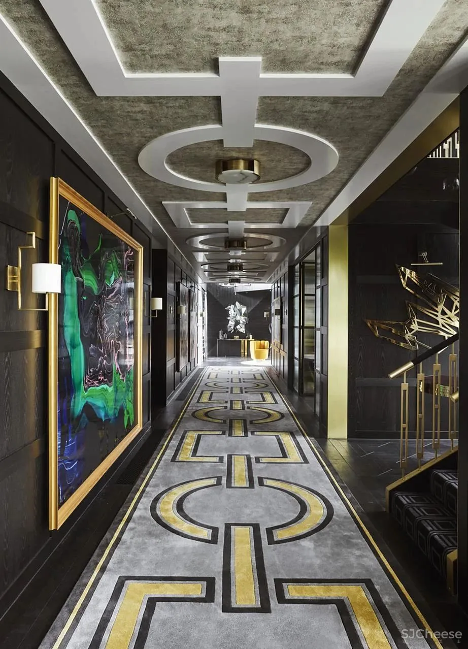 乡村别墅的大胆都市风，堪称黄铜设计典范