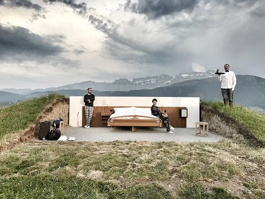 这个酒店,没有门、没有墙、没有天花板、没有厕所……