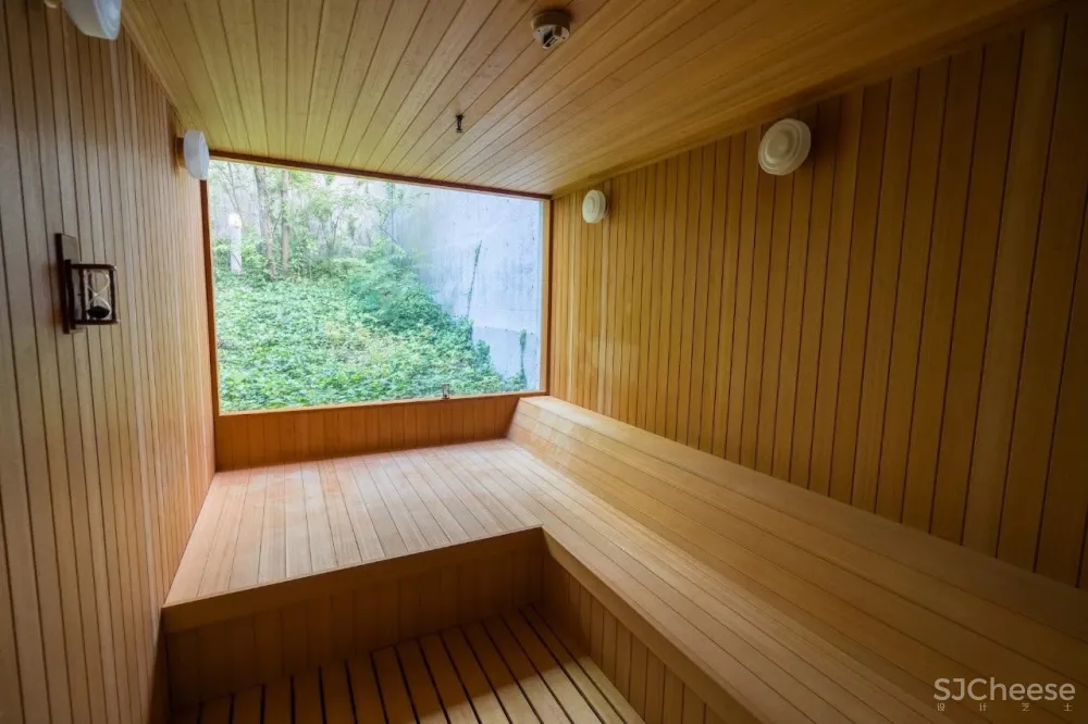 安藤忠雄雪藏17年的神秘作品被改造成酒店,供客人裸泳