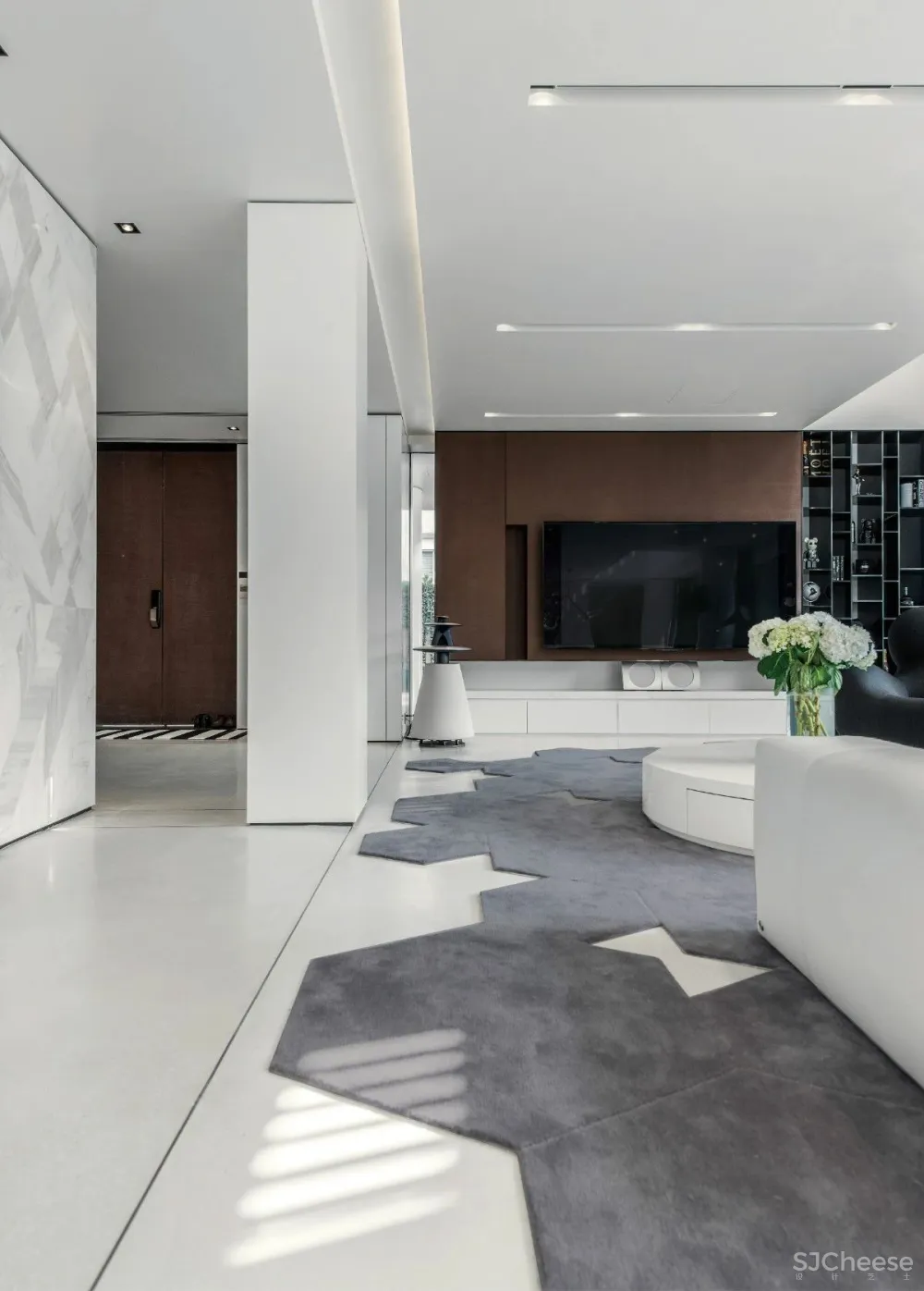 孙建亚作品虹梅21，一气呵成的极简主义美学