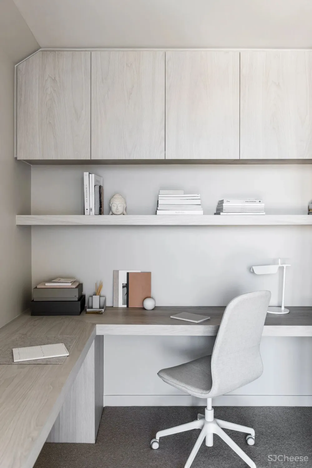 拱形元素 极简白, 打造出别样的顶层公寓