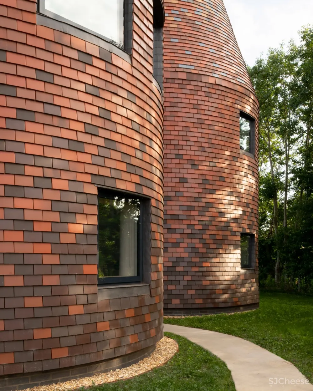 ACME staircase | Bumpers Oast House , 啤酒窑式住宅的现代诠释