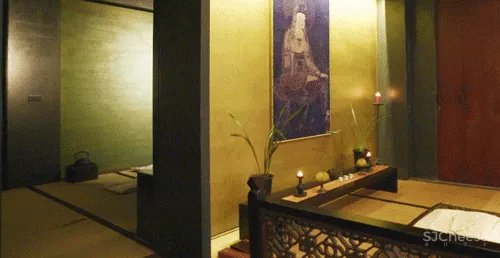 他把破茶厂改成1500㎡别墅,一张沙发就值一栋楼,却从不住人