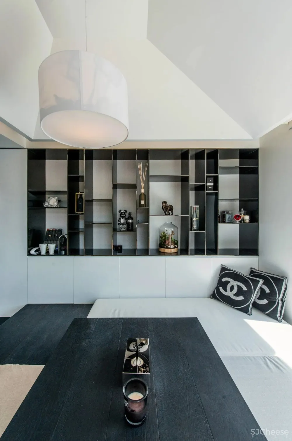 孙建亚作品虹梅21，一气呵成的极简主义美学