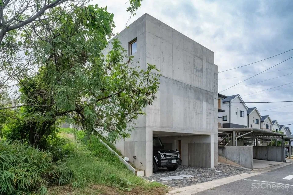 清水混凝土打造保守的现代居所 日本“Sagamine住宅”