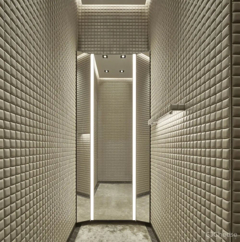 Gwenael Nicolas | Moncler Dubai Mall , 沙漠中的冰山