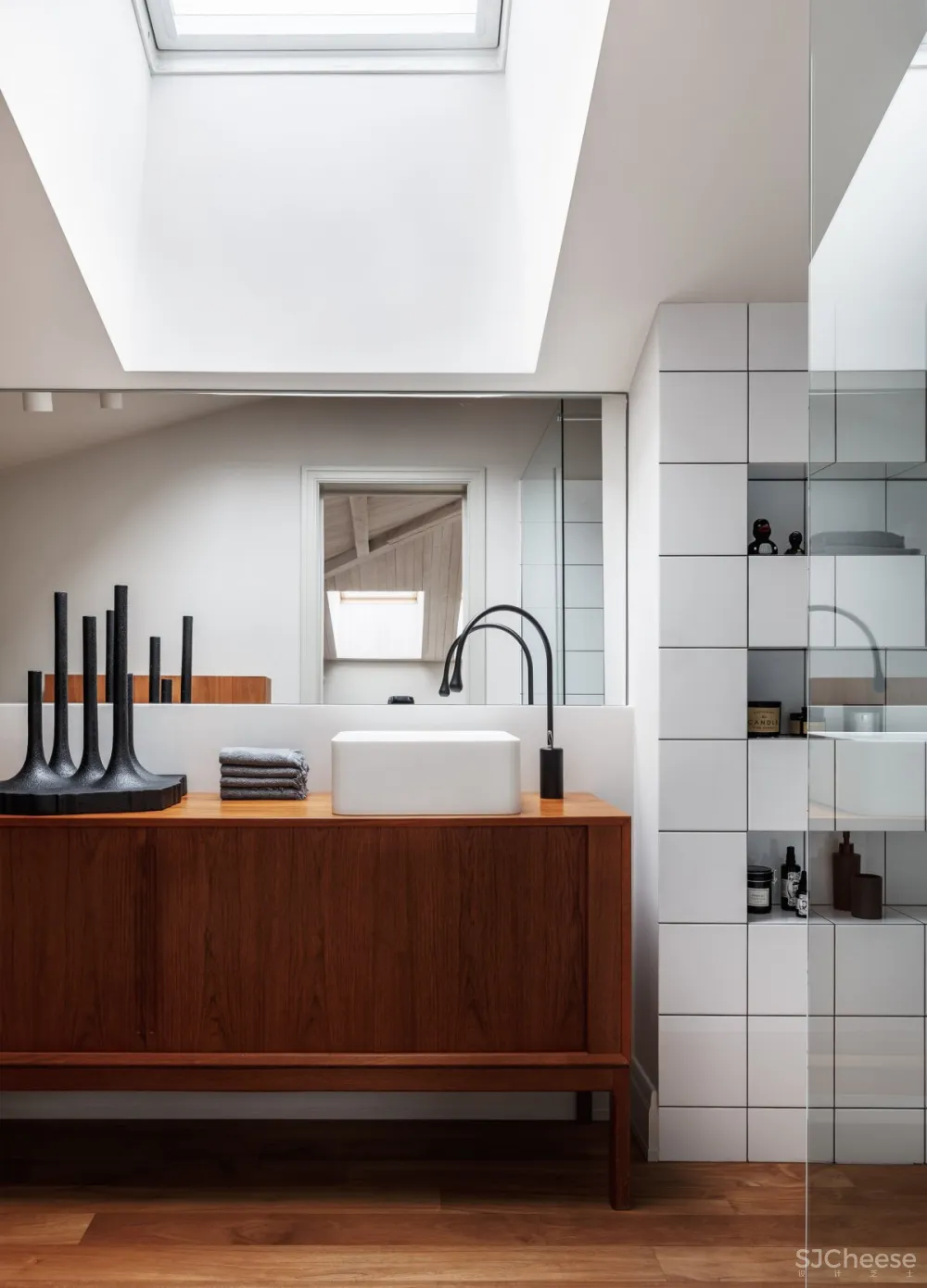 Nido Interiors | MKS , 鲜明的艺术色彩住宅