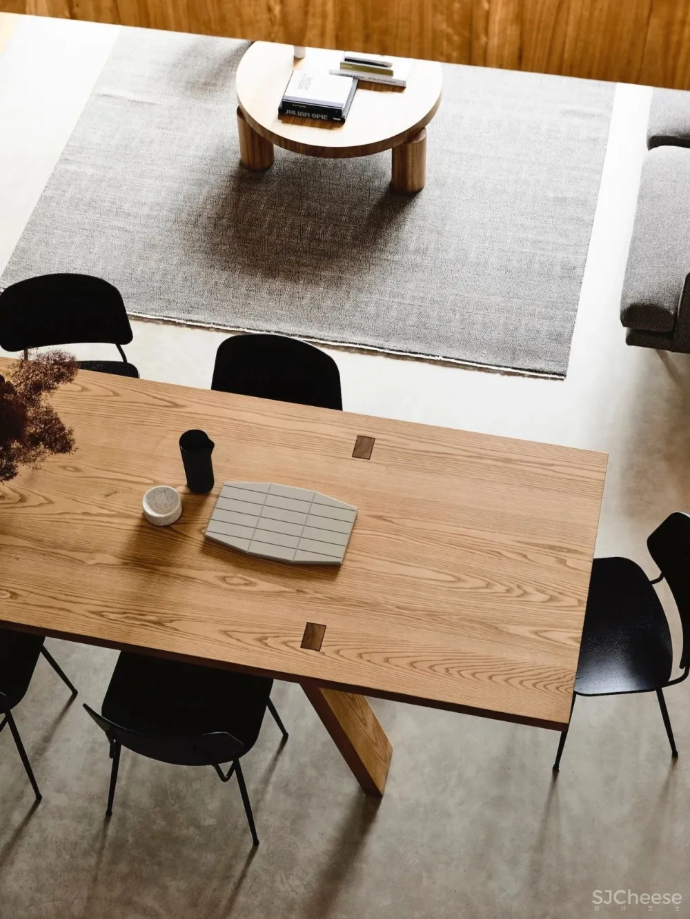 简约现代住宅，用木材打造出温暖舒适的家！