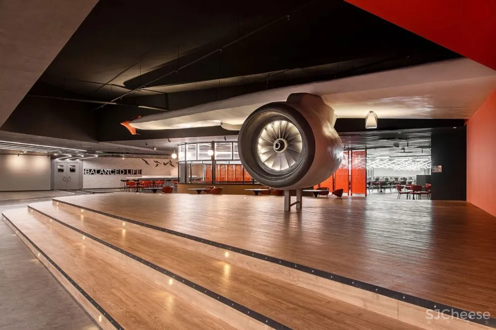 旧机场惊艳变身潮味办公室,上班也要有幸福感!