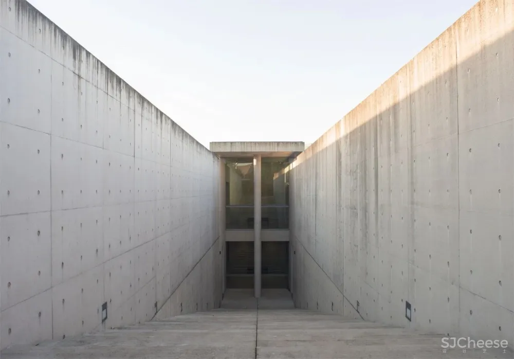 安藤忠雄丨清水混凝土诗人