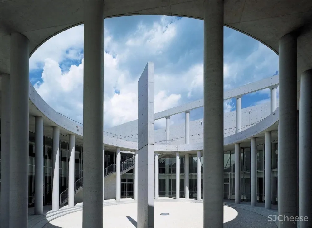 安藤忠雄丨清水混凝土诗人