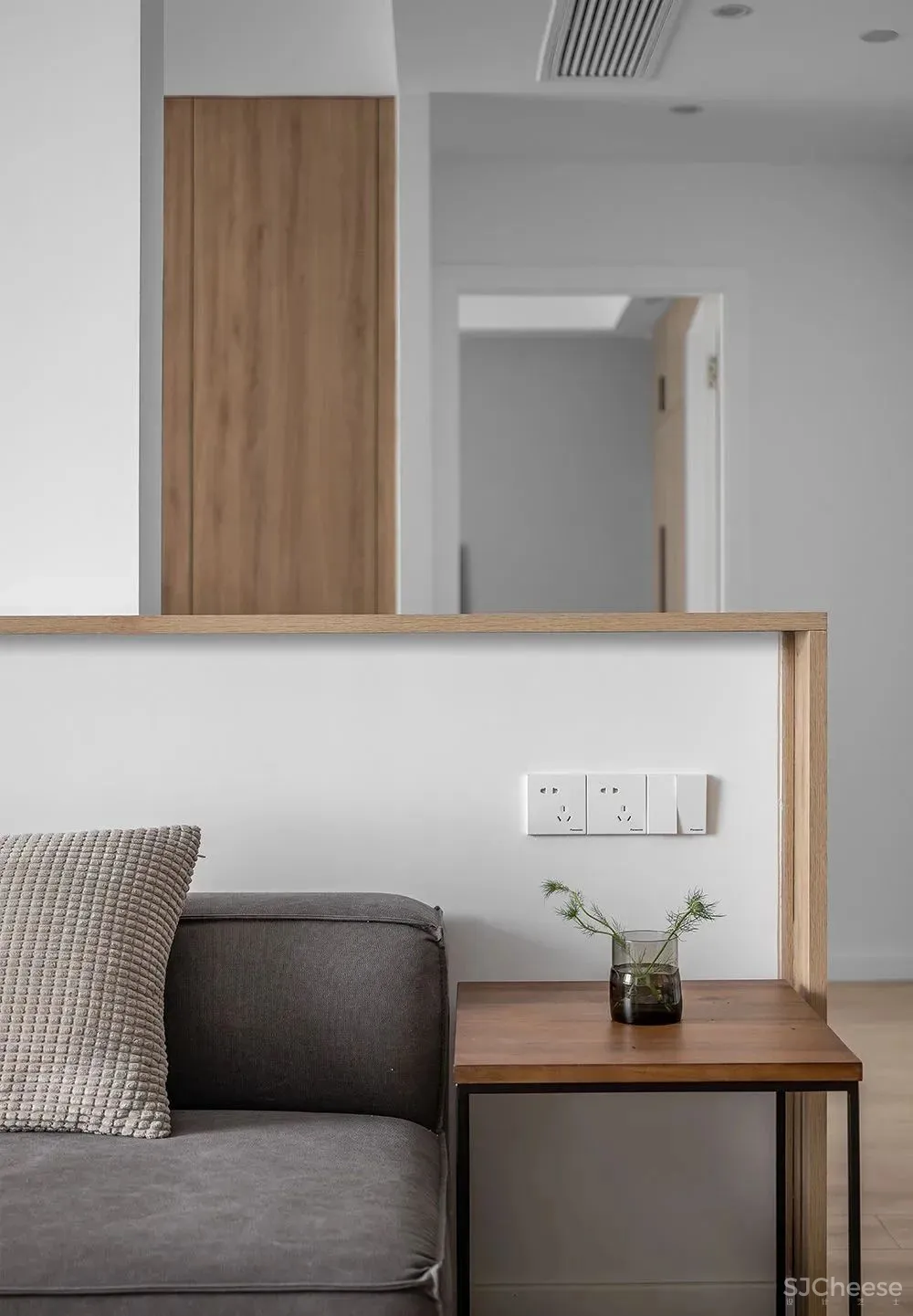 只有90平米的小套三，他家却能拥有9米长的电视墙