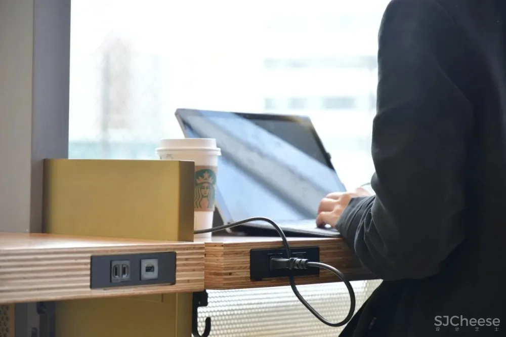 星巴克又放大招,开启第一家共享办公门店!